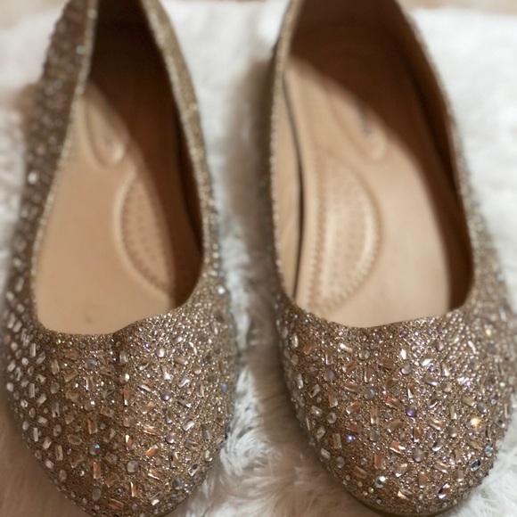 Stunning sparkling Flats - Picture 2 of 4